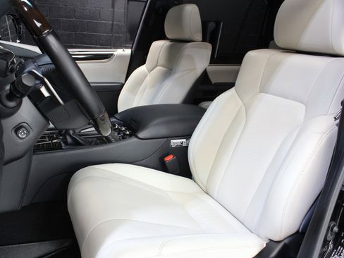 Used 2019 Lexus LX 570 4WD w/ Inspiration Series image 30