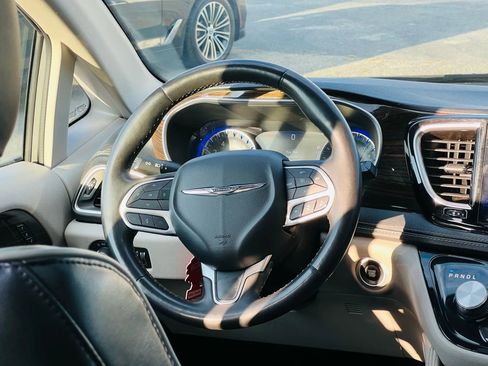 Used 2022 Chrysler Pacifica Limited image 16