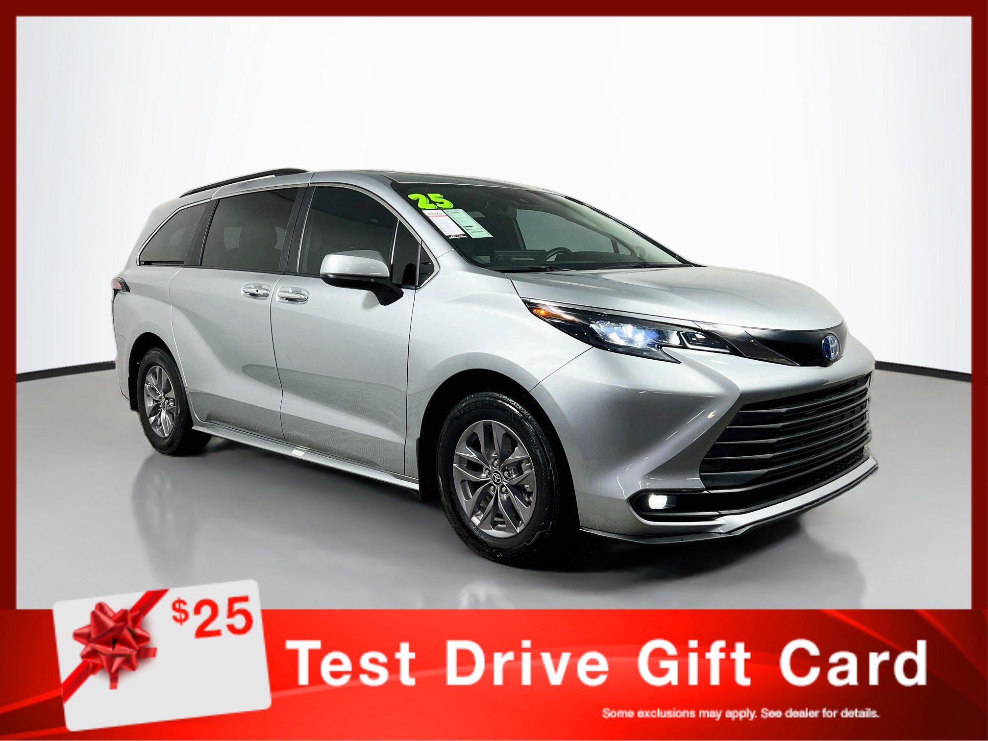 Used 2025 Toyota Sienna XLE w/ XLE Plus Package FWD image 1