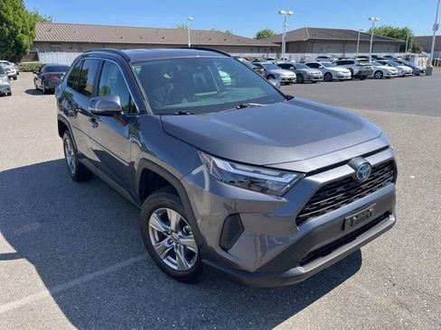 Used 2024 Toyota RAV4 LE AWD/4WD image 3