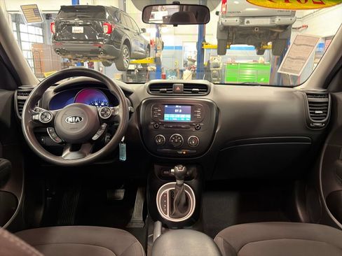 Used 2019 Kia Soul FWD image 18
