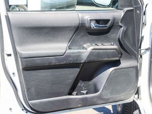 Used 2020 Toyota Tacoma TRD Off-Road image 20