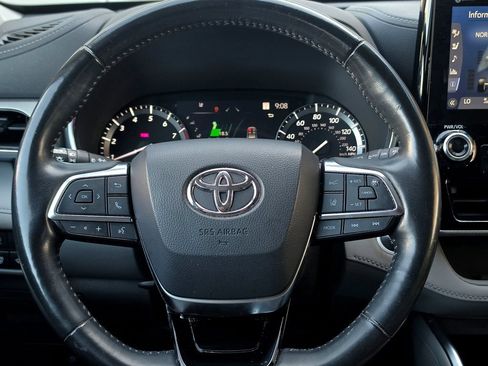 Used 2021 Toyota Highlander Platinum AWD/4WD image 13