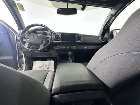 Used 2017 Toyota Tacoma TRD Sport image 17