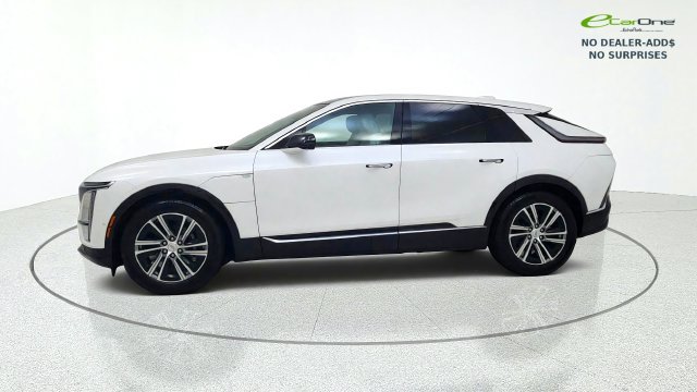 Used 2025 Cadillac Lyriq Luxury w/ LPO, Floor Liner Package RWD image 4