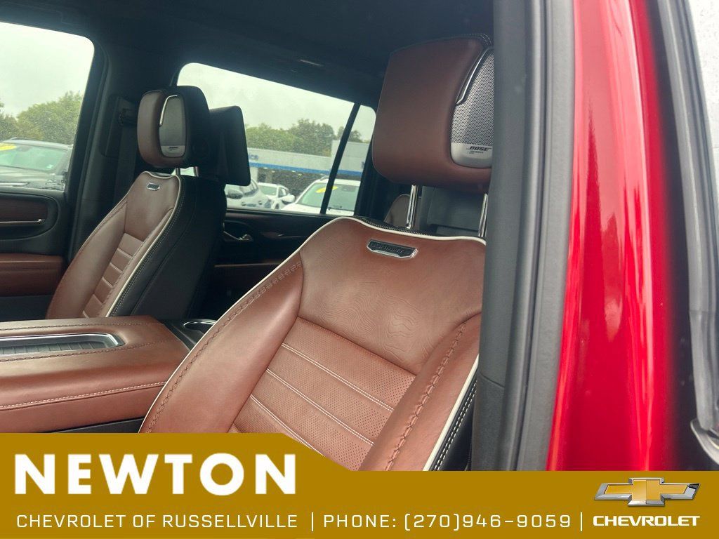 Used 2024 GMC Yukon XL Denali Ultimate AWD/4WD image 5