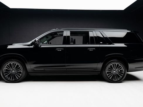 Used 2025 Cadillac Escalade ESV Sport Platinum AWD/4WD image 16