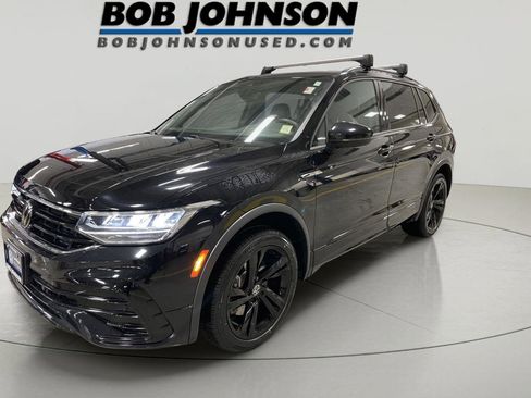 Used 2025 Volkswagen Jetta SE w/ Sunroof Package image 3