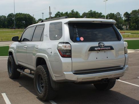 Used 2019 Toyota 4Runner TRD Off-Road Premium AWD/4WD image 17