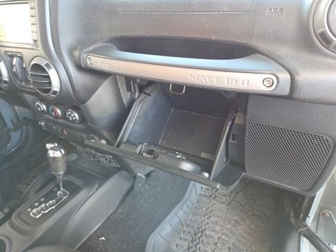 Used 2015 Jeep Wrangler Unlimited Sport w/ Dual Top Group AWD/4WD image 43