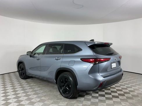 Used 2023 Toyota Highlander LE image 7