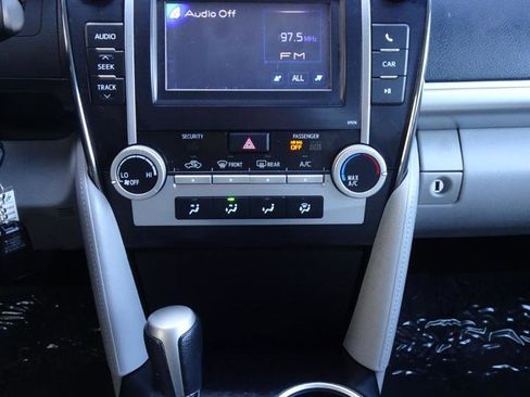 Used 2013 Toyota Camry LE image 16