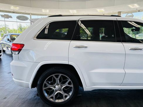 Used 2020 Jeep Grand Cherokee Overland AWD/4WD image 4