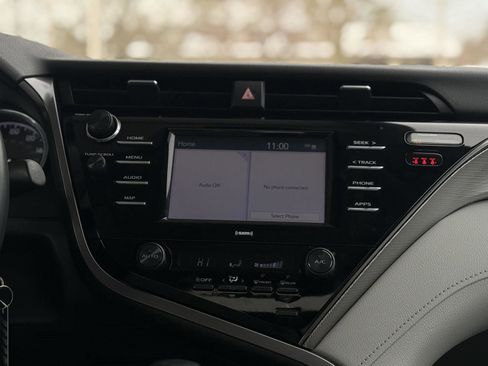 Used 2020 Toyota Camry SE image 19