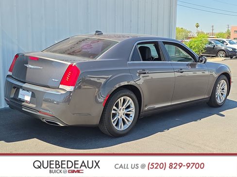 Used 2017 Chrysler 300 Limited RWD image 7