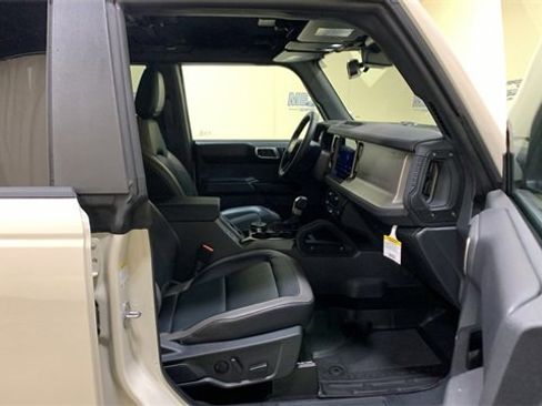 Certified 2025 Ford Bronco Outer Banks w/ Sasquatch Package image 12