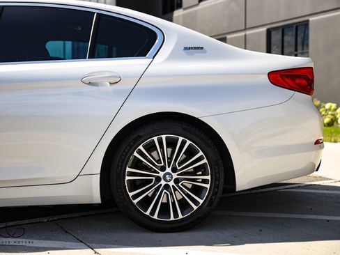 Used 2019 BMW 530e xDrive w/ Convenience Package AWD/4WD image 11