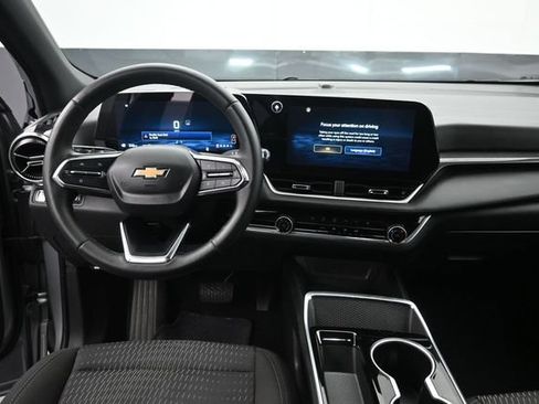 Used 2025 Chevrolet Equinox LT AWD/4WD image 11