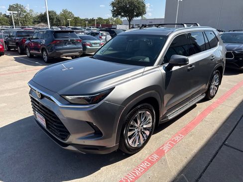 Used 2026 Toyota Grand Highlander AWD image 9
