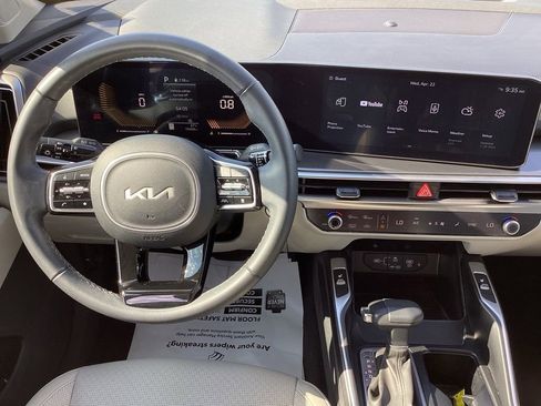 Used 2025 Kia Sorento EX AWD/4WD image 19