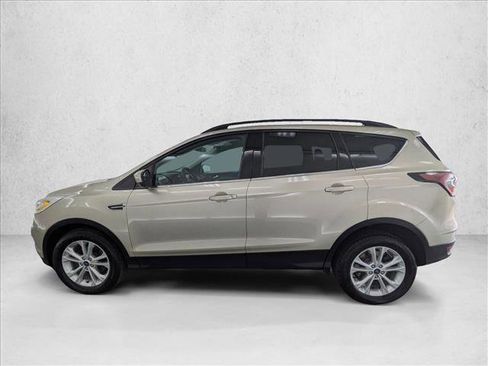 Used 2017 Ford Escape SE w/ Equipment Group 201A FWD image 9