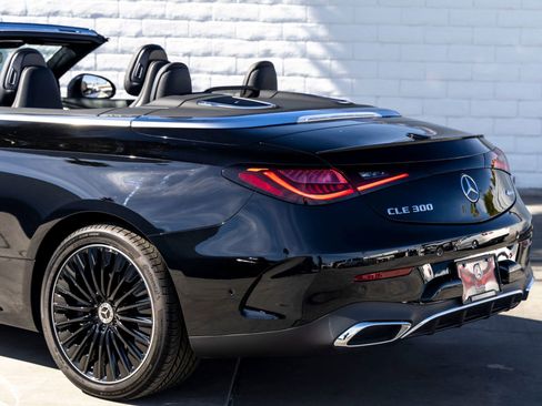 Used 2025 Mercedes-Benz CLE 300 4MATIC Cabriolet image 9