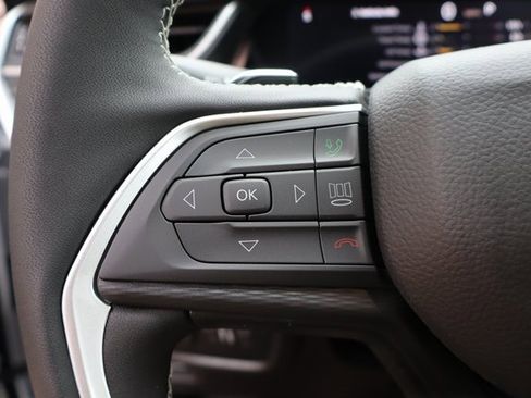 New 2025 Jeep Grand Cherokee Altitude image 13