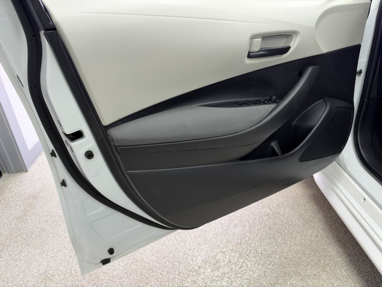 Used 2022 Toyota Corolla LE FWD image 14