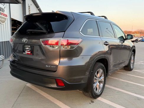 Used 2015 Toyota Highlander XLE image 4