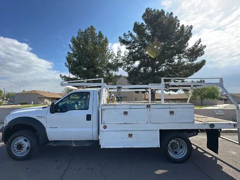 Used 2006 Ford F550 2WD Regular Cab Super Duty image 1