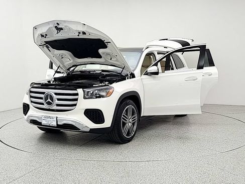 Used 2024 Mercedes-Benz GLS 450 4MATIC image 9