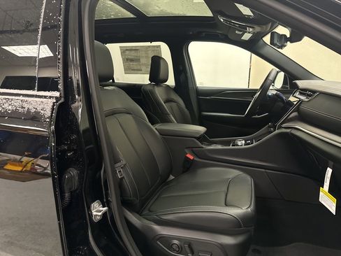 New 2025 Jeep Grand Cherokee L Limited w/ Luxury Tech Group II image 34