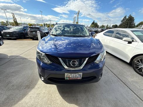 Used 2019 Nissan Rogue Sport S w/ Appearance Package FWD image 2