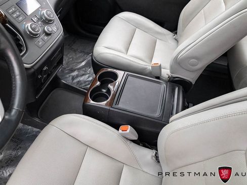 Used 2020 Toyota Sienna Limited image 38