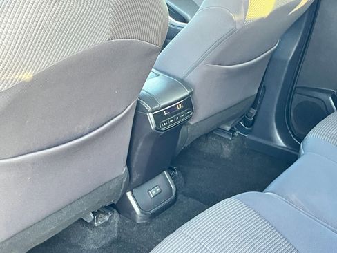 Used 2025 Toyota Highlander LE image 25