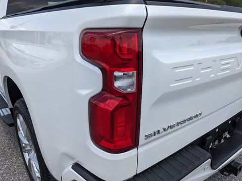 Used 2025 Chevrolet Silverado 1500 High Country w/ High Country Premium Package AWD/4WD image 8