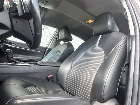 Used 2022 Toyota Camry SE FWD image 11