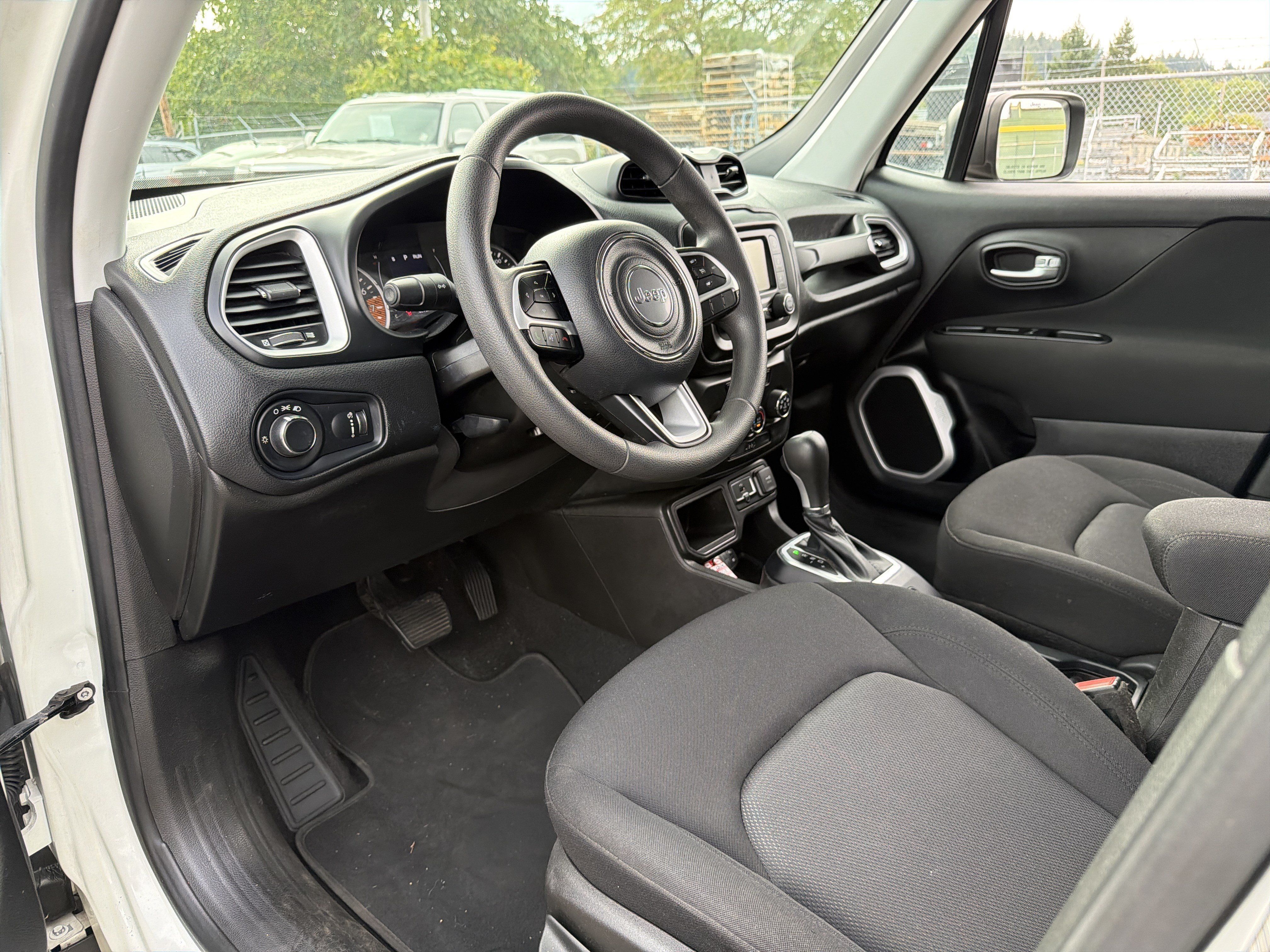Used 2020 Jeep Renegade Sport w/ Sport Appearance Group FWD image 8