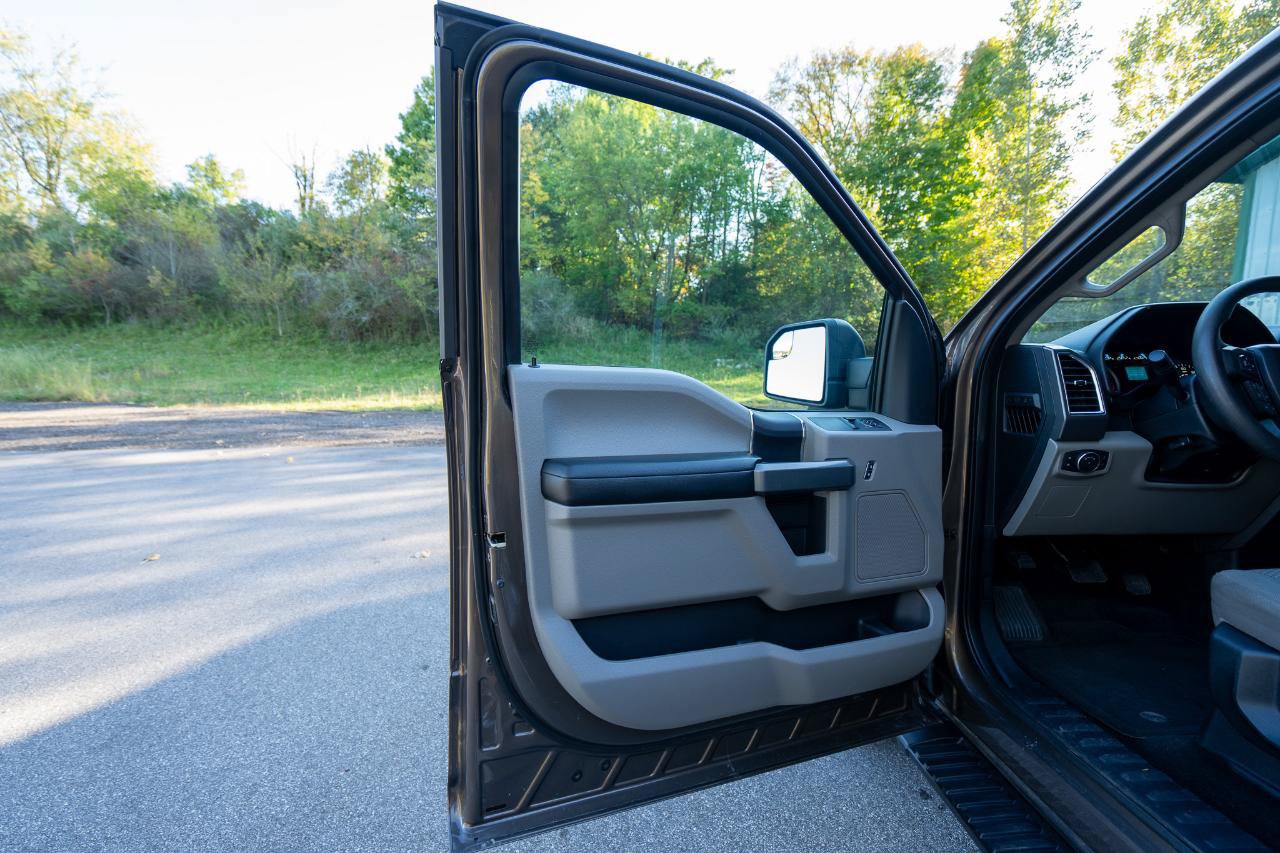 Used 2017 Ford F150 XLT AWD/4WD image 11