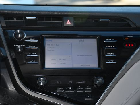 Used 2018 Toyota Camry SE image 15