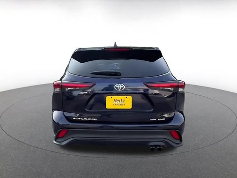 Used 2025 Toyota Highlander XSE AWD/4WD image 12