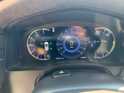 Used 2018 Cadillac Escalade Luxury AWD/4WD image 26