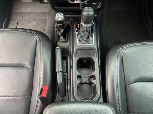 Used 2023 Jeep Wrangler Unlimited Sahara w/ Cold Weather Group AWD/4WD image 22