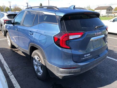 Used 2024 GMC Terrain SLE w/ Driver Convenience Package FWD image 5