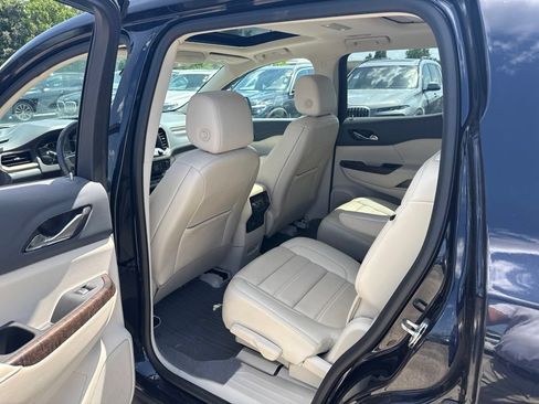 Used 2021 GMC Acadia Denali w/ Denali Technology Package FWD image 21