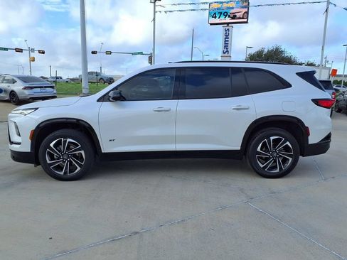 Used 2025 Buick Enclave Sport Touring w/ Power Package FWD image 4