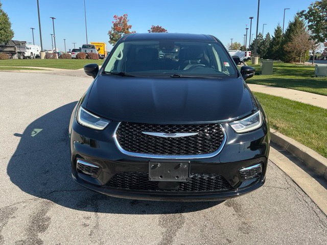 Used 2024 Chrysler Pacifica Limited FWD image 9