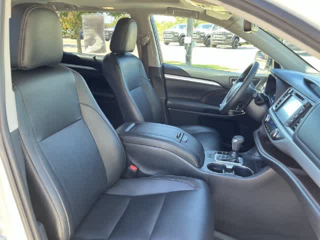 Used 2019 Toyota Highlander XLE w/ Protection Package #3 AWD/4WD image 19