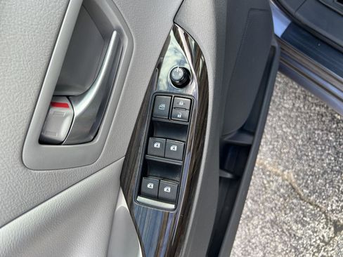 Used 2017 Toyota Sienna XLE w/ XLE Navigation Package FWD image 13