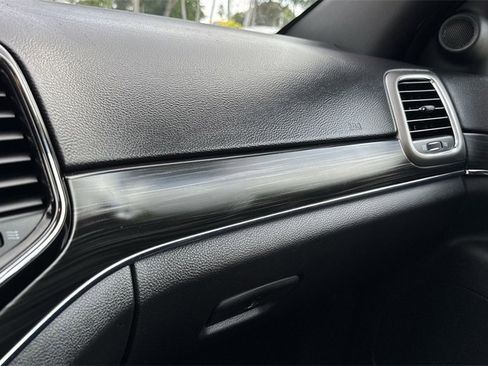 Used 2020 Jeep Grand Cherokee Limited w/ Luxury Group II image 58